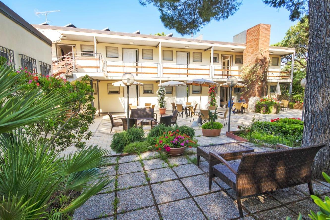 Residence Casa Di Caccia Marina Di Bibbona Esterno foto