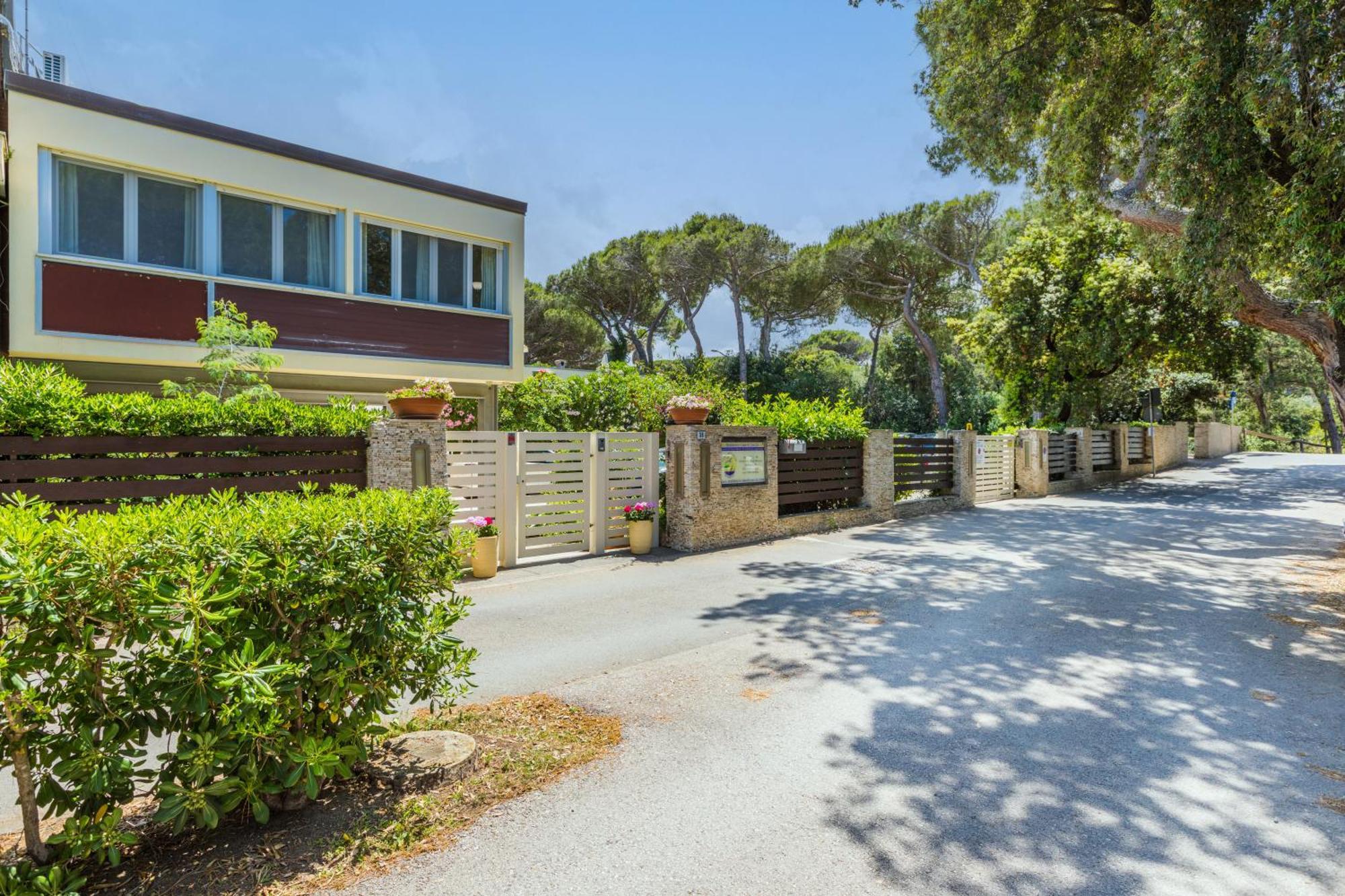 Residence Casa Di Caccia Marina Di Bibbona Esterno foto