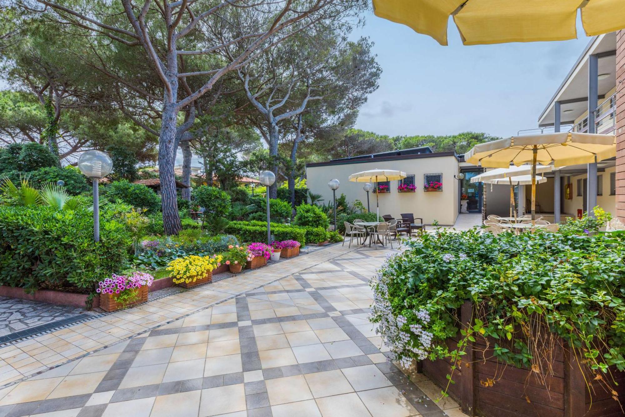Residence Casa Di Caccia Marina Di Bibbona Esterno foto