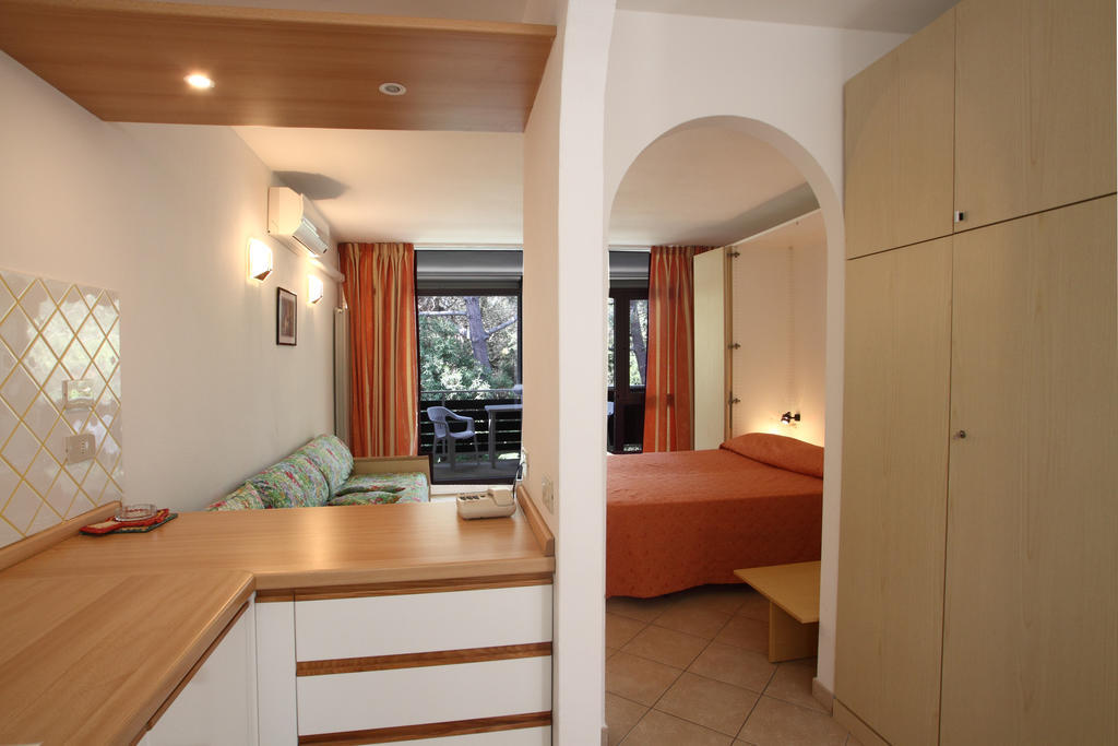 Residence Casa Di Caccia Marina Di Bibbona Camera foto